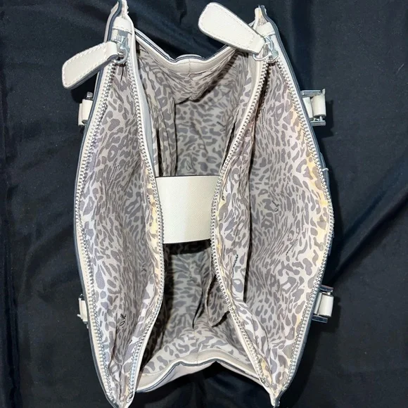 Guess Los Angeles White Faux Leather Purse Crossbody Tote - Picture 9 of 9